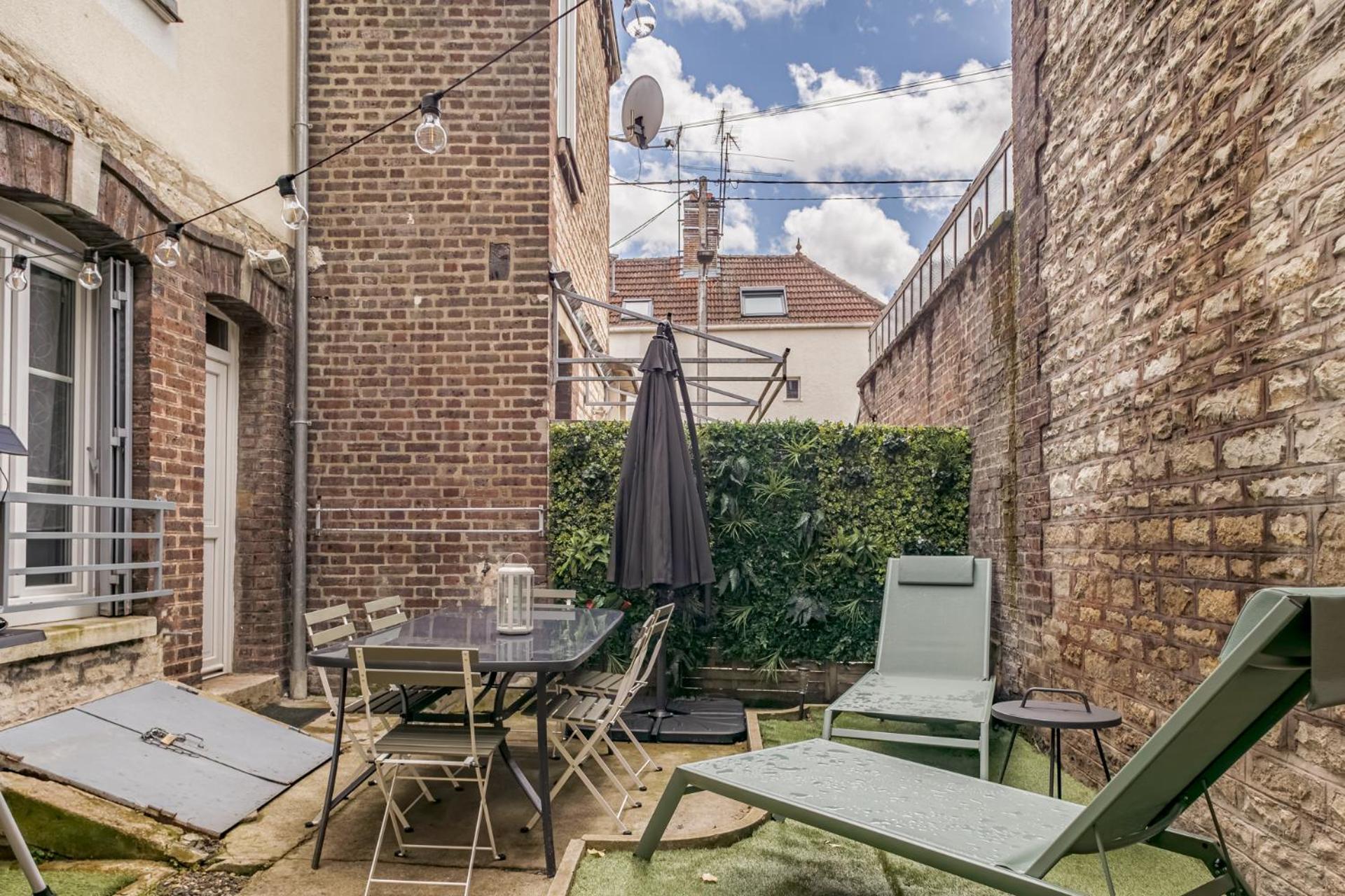 Maison Du Bonheur - Terrasse - Stationnement Facile - Proche Hypercentre Troyes